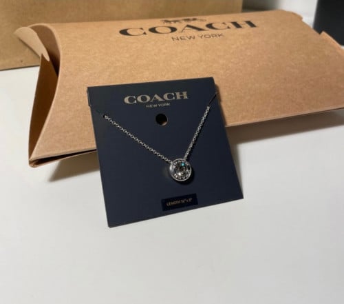 عقد كوتش فضي