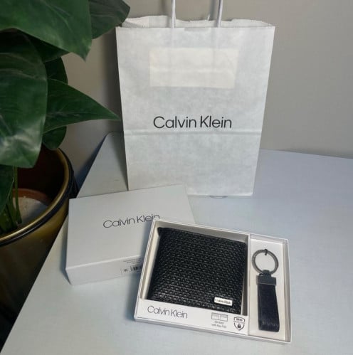 طقم كالفن كلاين محفظه و ميداليه