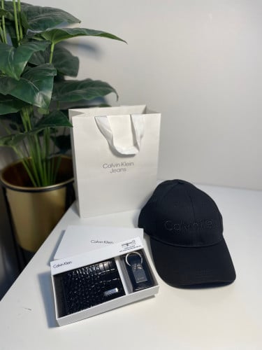 تنسيق باقه ورد وطقم ميداليه ومحفظه - كاب كالفن كلاين