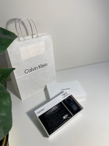 طقم ميداليه و محفظه كالفن كلاين