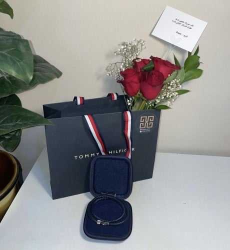 تنسيق اسواره تومي هيلفيقر مع بالون