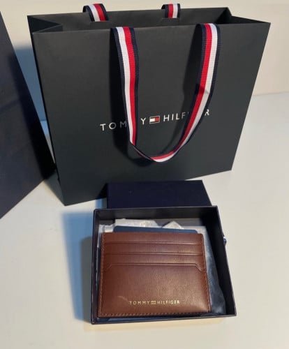 كارد هولدر تومي هيلفيقر