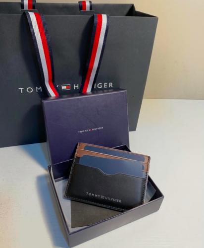 كارد هولدر تومي هيلفيقر