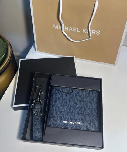 طقم مايكل كورس ميداليه و محفظه