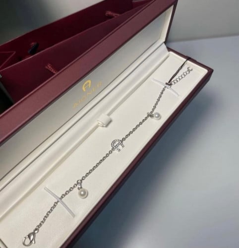 اسواره اقنر فضي