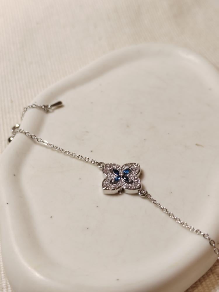 اساور روبرتو كوين