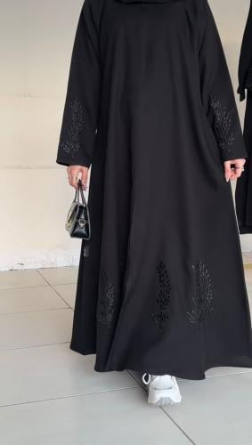 عبايه تطريز الكم وتحت دايري اسود على اسود نص كلوش...