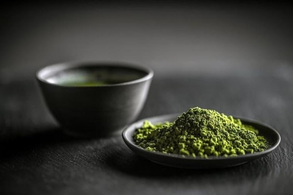 مقارنة بين الماتشا والقهوة
