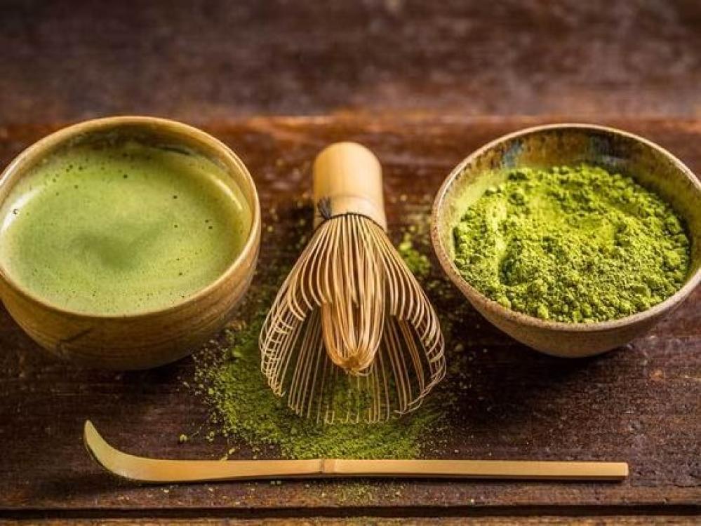 مقارنة بين شاي الماتشا وأنواع الشاي الأخرى