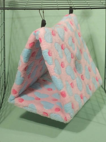 بيت لتدفئة الطيور وسط