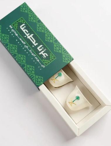 طقم فناجين قهوة بشعار السيفين والنخلة