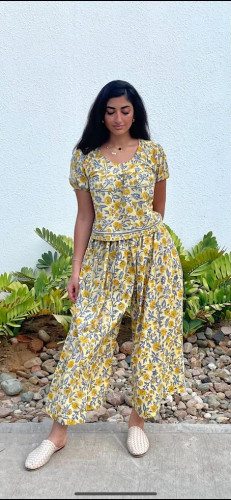طقم قطن خفيف اصفر موردlight cotton Free size yello...