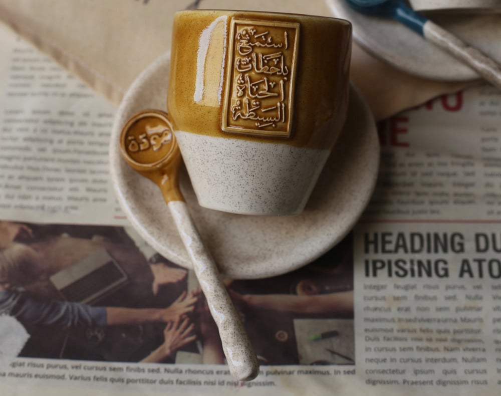 كوب إسبريسو مُلحق بـ ملعقة