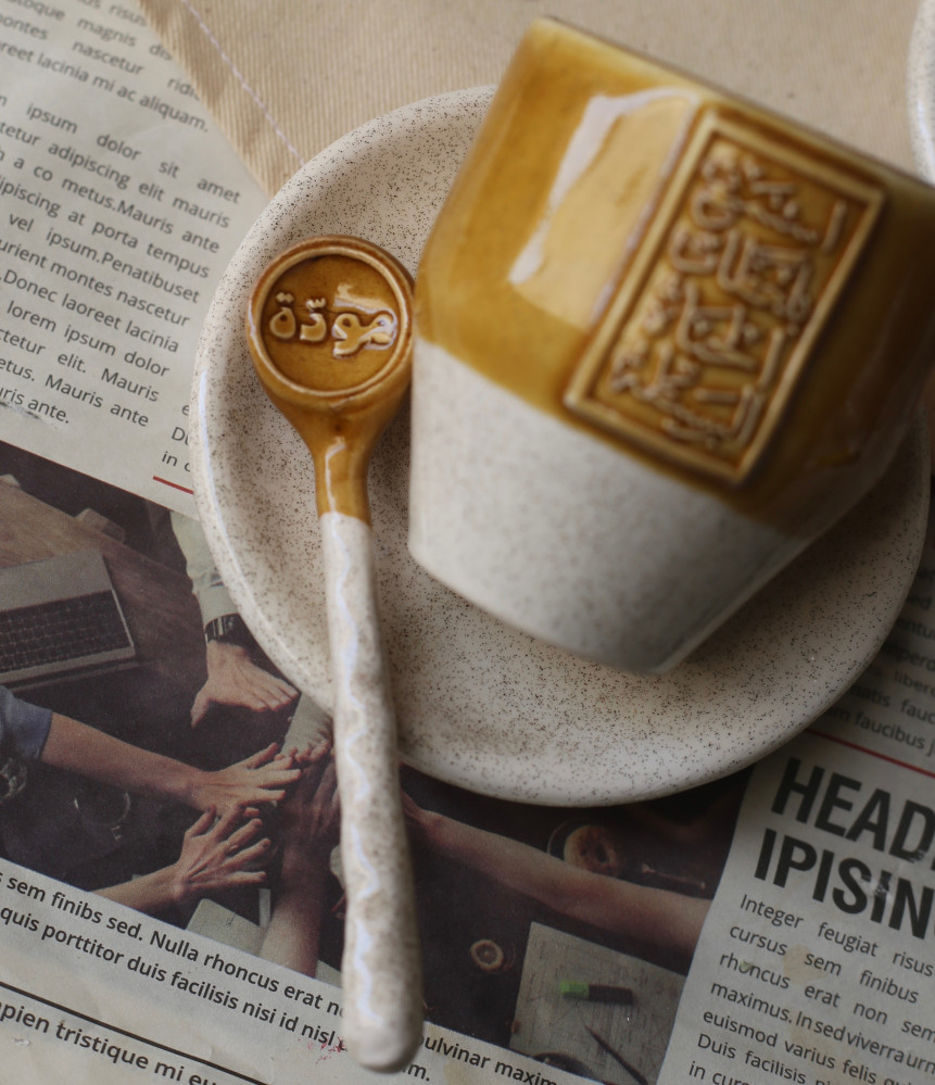 كوب إسبريسو مُلحق بـ ملعقة