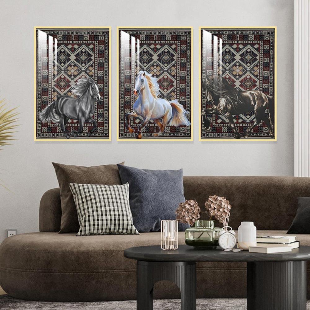 ثلاث لوحات جدارية مع برواز واكريلك شفاف بتصميم حصان