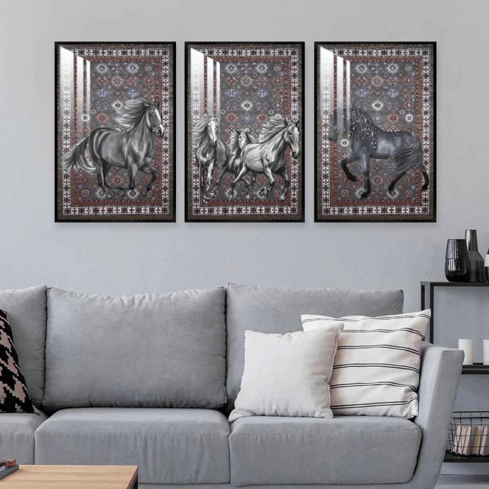 ثلاث لوحات جدارية مع برواز واكريلك شفاف بتصميم حصان