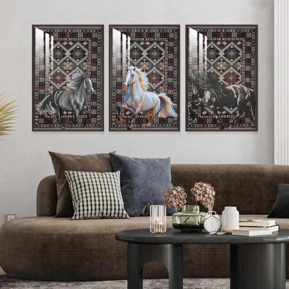 ثلاث لوحات جدارية مع برواز واكريلك شفاف بتصميم حصان
