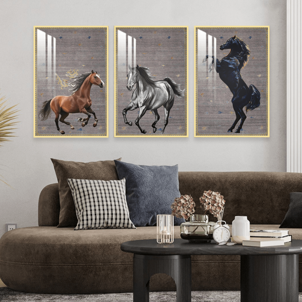 ثلاث لوحات جدارية مع برواز واكريلك شفاف بتصميم حصان