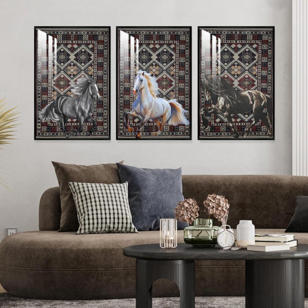 ثلاث لوحات جدارية مع برواز واكريلك شفاف بتصميم حصان