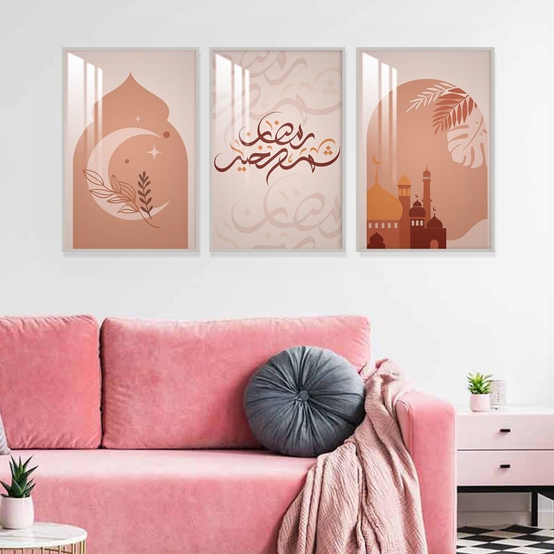 ثلاث لوحات جدارية بتصميم اسلامي لشهر رمضان مع برواز واكريلك شفاف