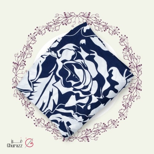 شرشف صلاة كحلي مع ورود بيضاء