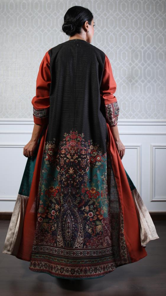 عباية فاخرة باللون الطوبي