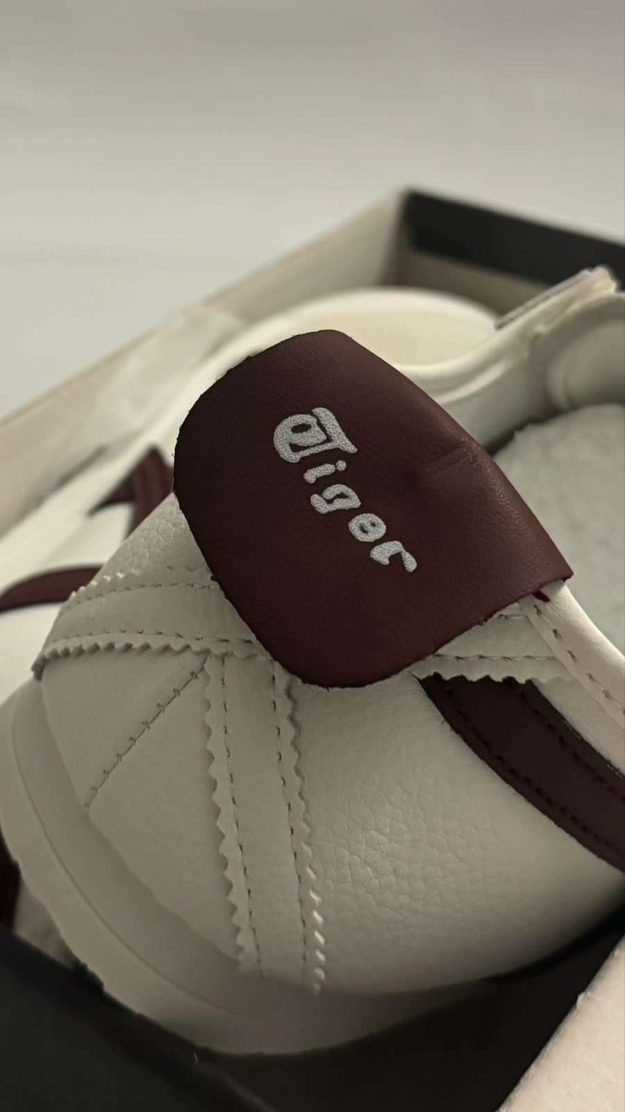 شوز كوبي تايقر   بني ابيض