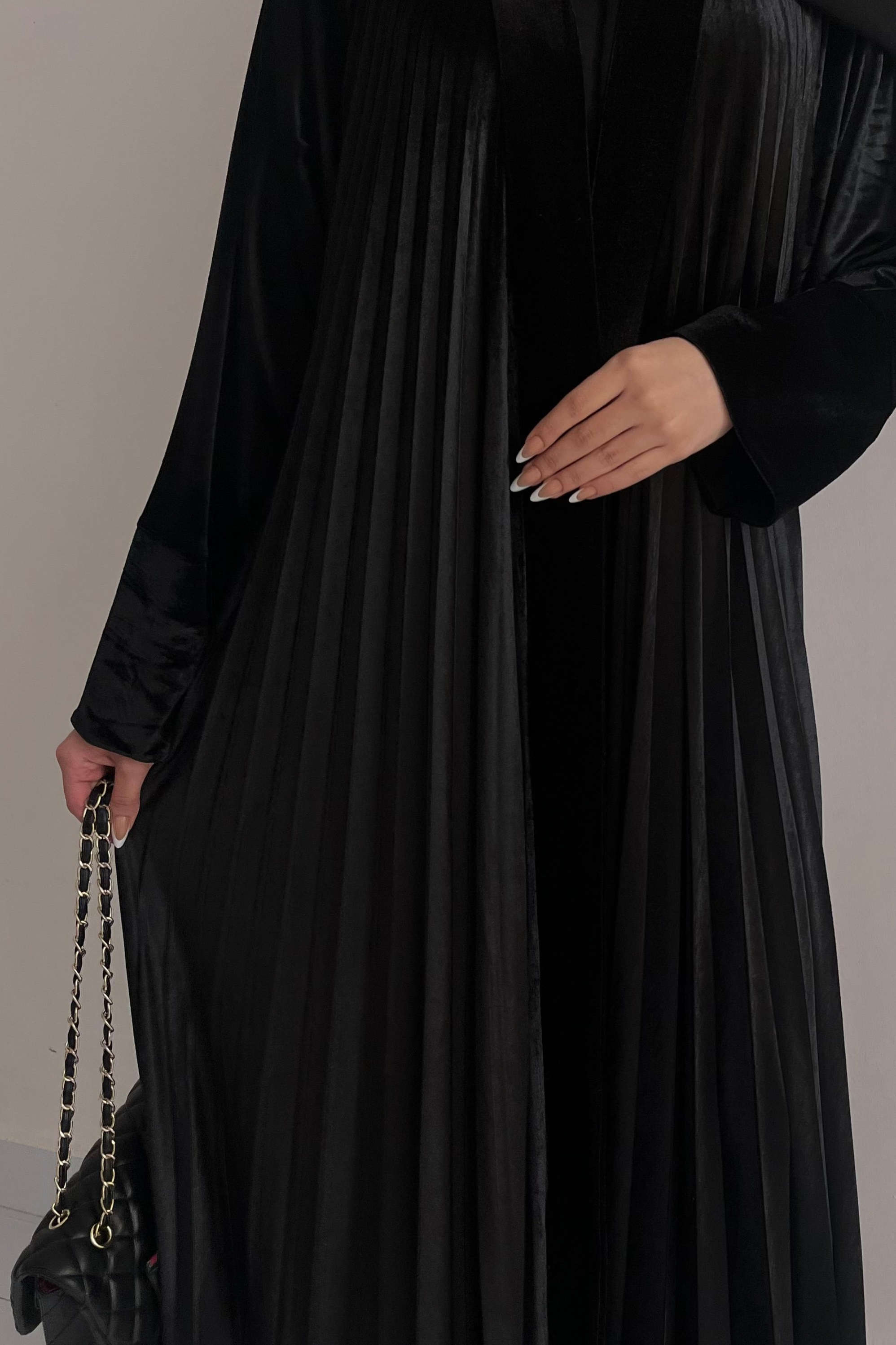 عبايه طله كسرات مخمل