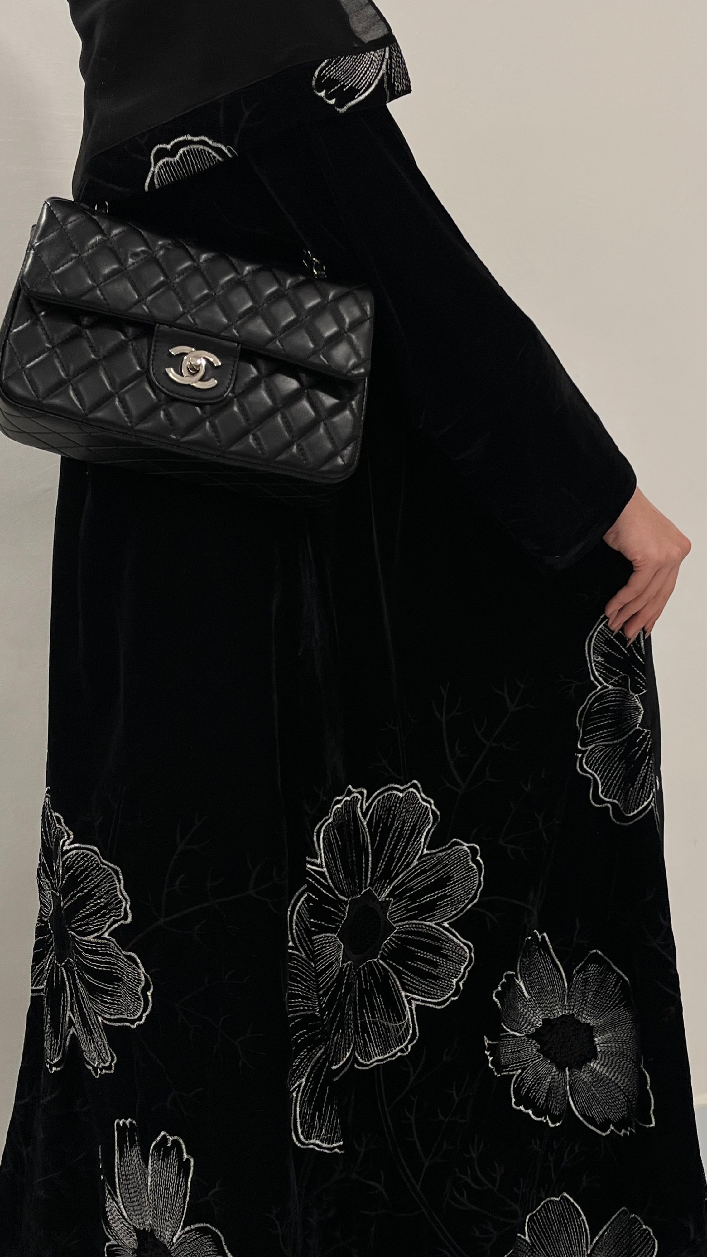 عبايه روما مخمل مع طرحه