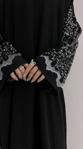 عبايه تطريز كم كامل فاخر قماش ملكي