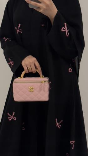 عبايه فيونكه بتطريز عشوائي انيق مع طرحه