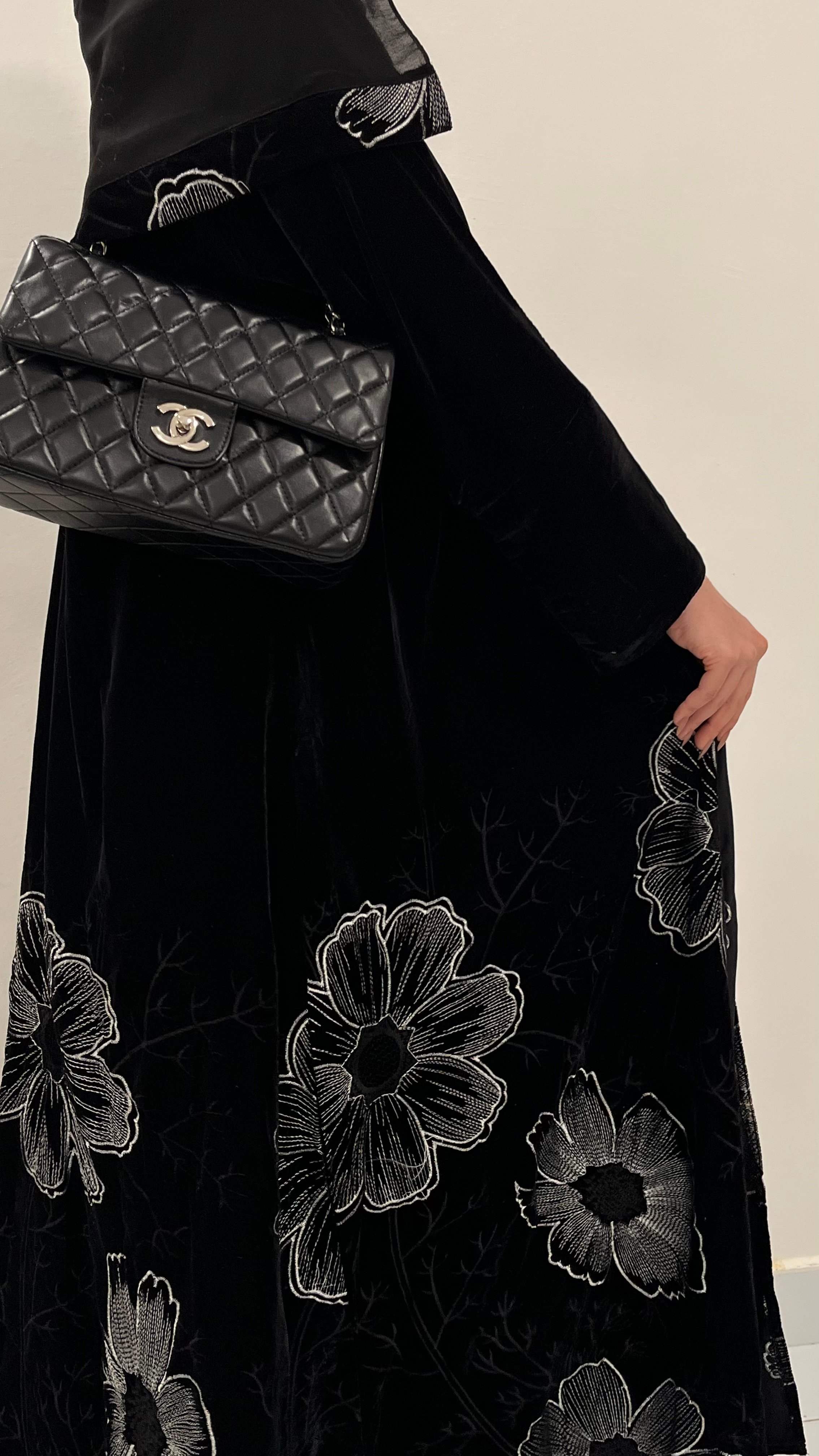 عبايه روما مخمل مع طرحه