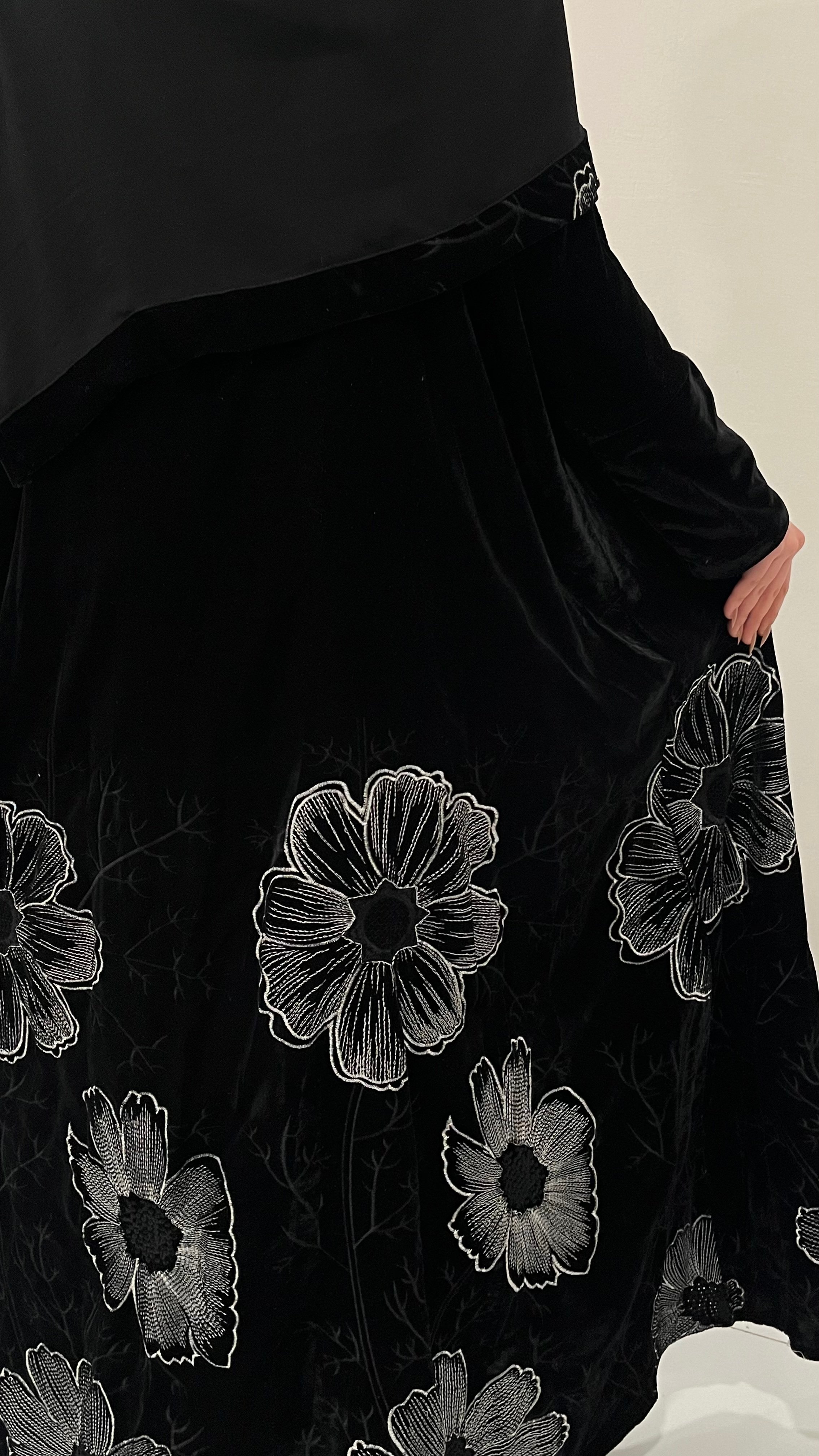 عبايه روما مخمل مع طرحه