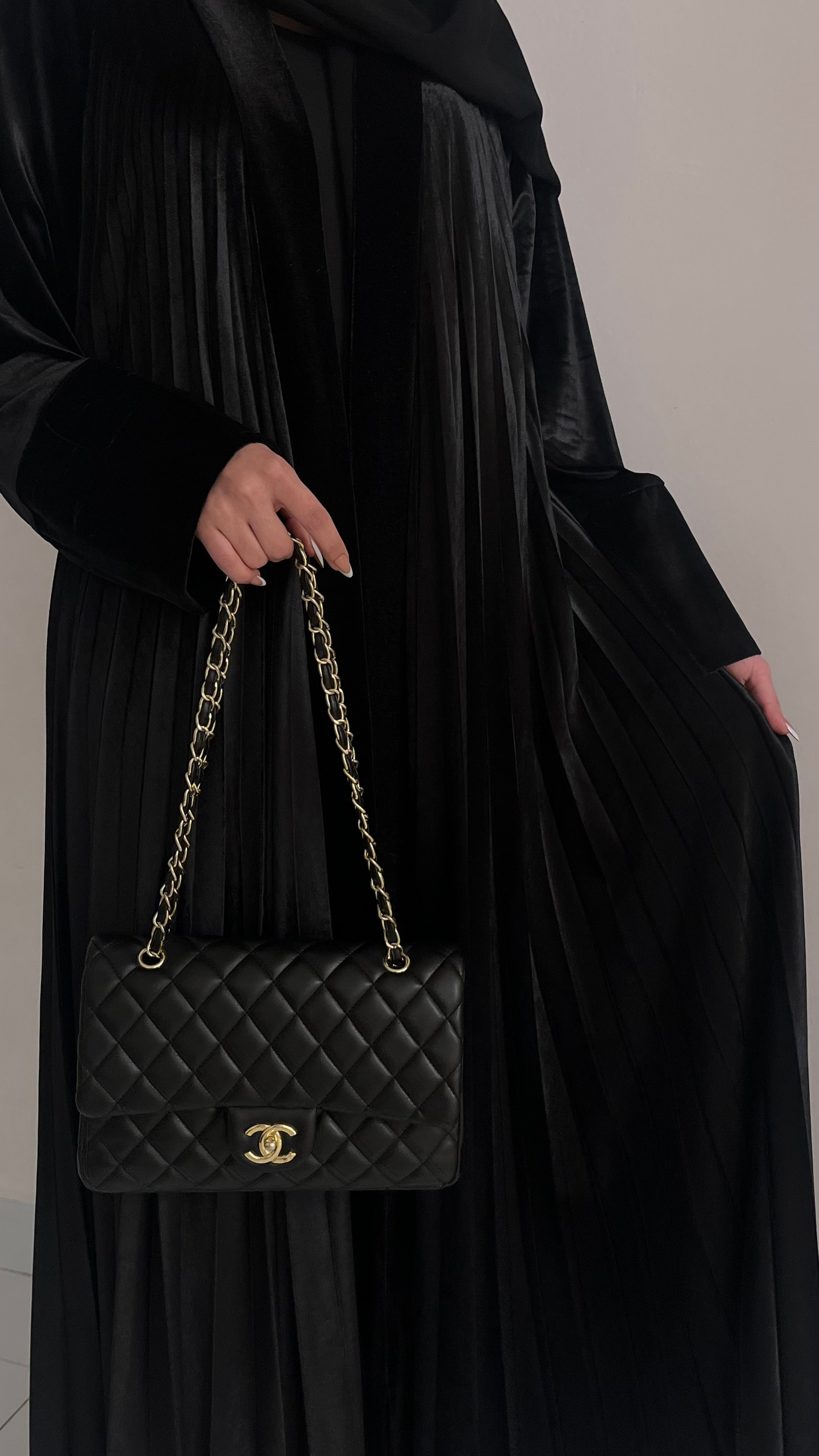 عبايه طله كسرات مخمل