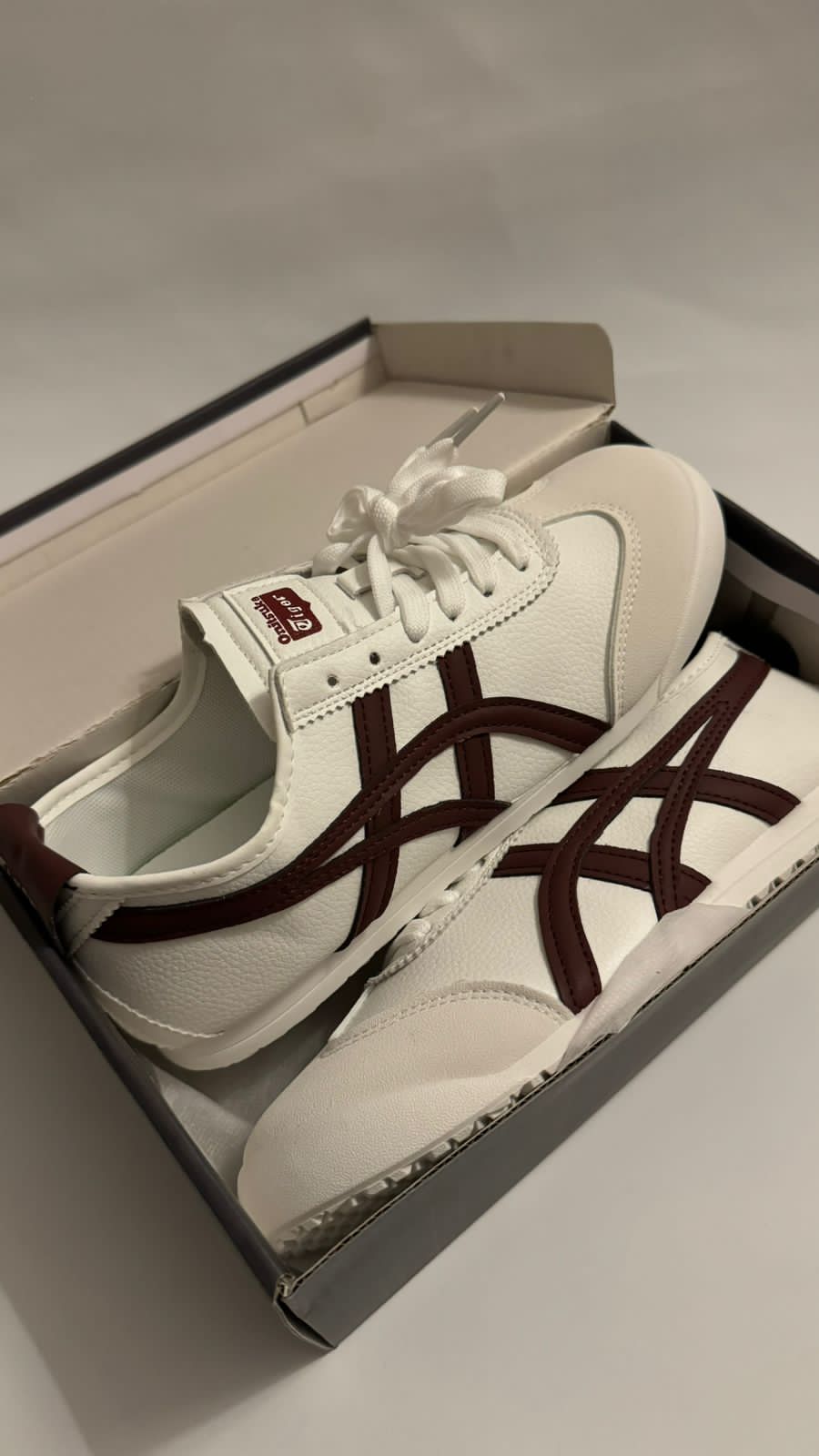 شوز كوبي تايقر   بني ابيض