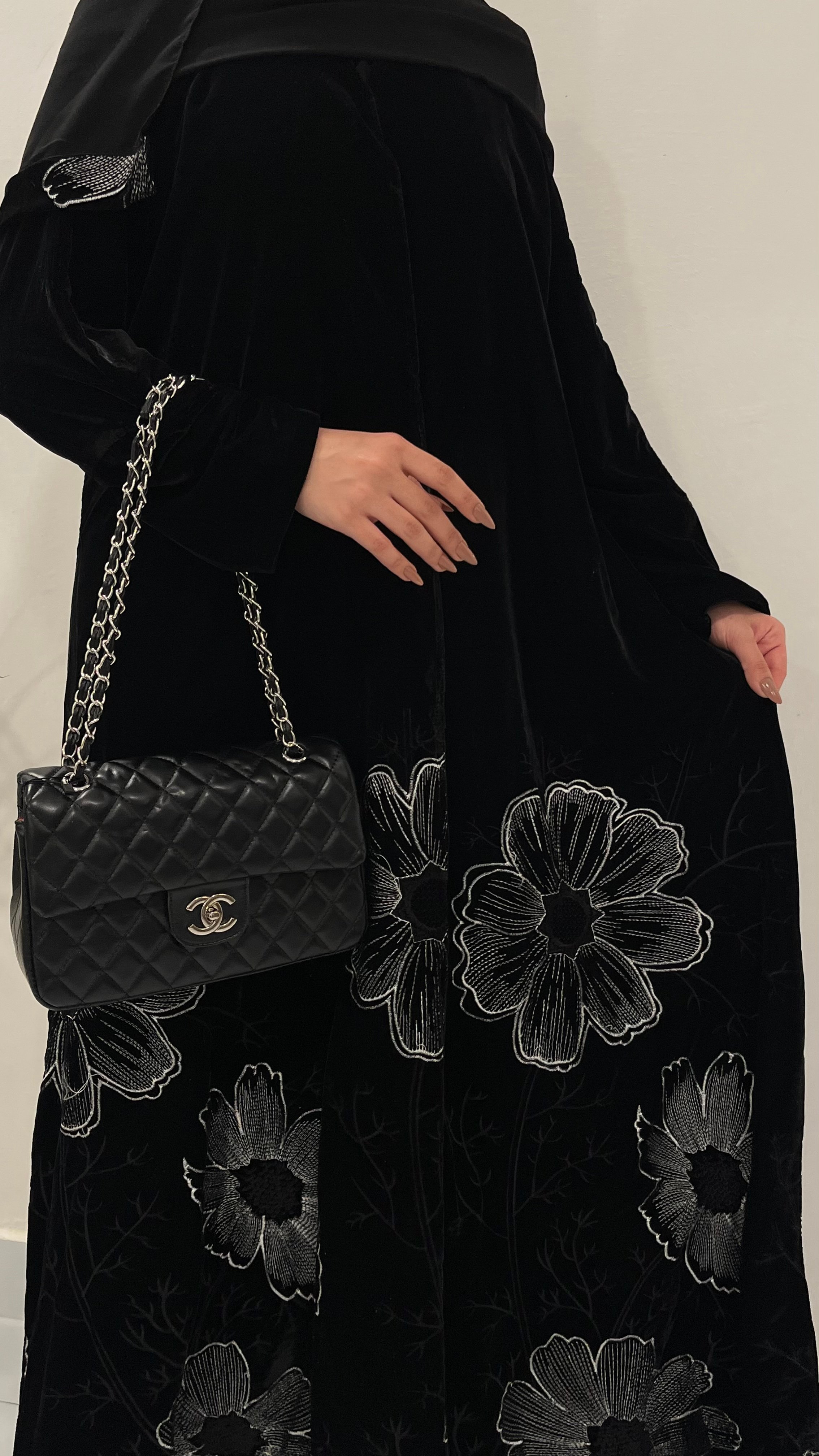 عبايه روما مخمل مع طرحه