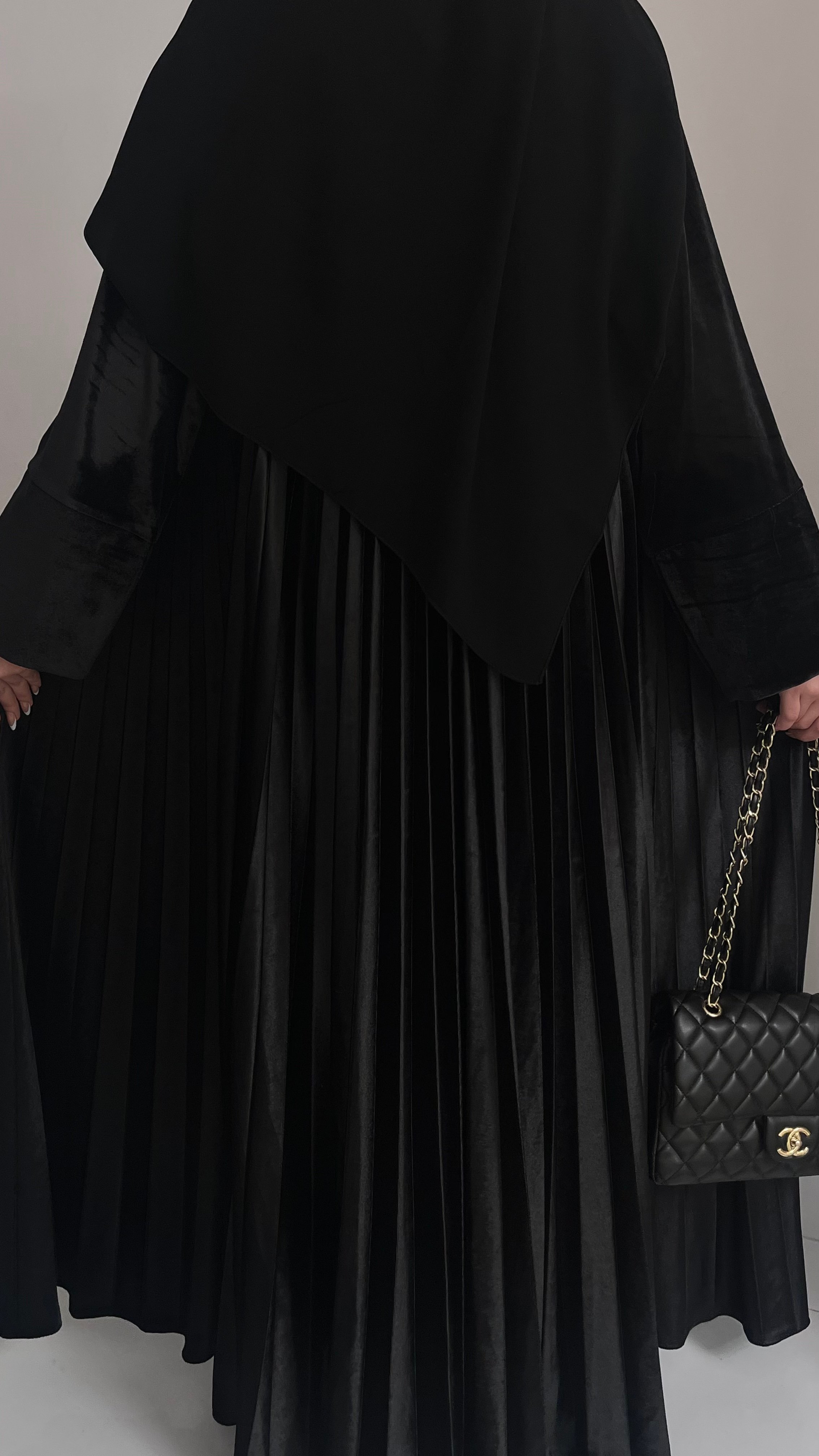 عبايه طله كسرات مخمل