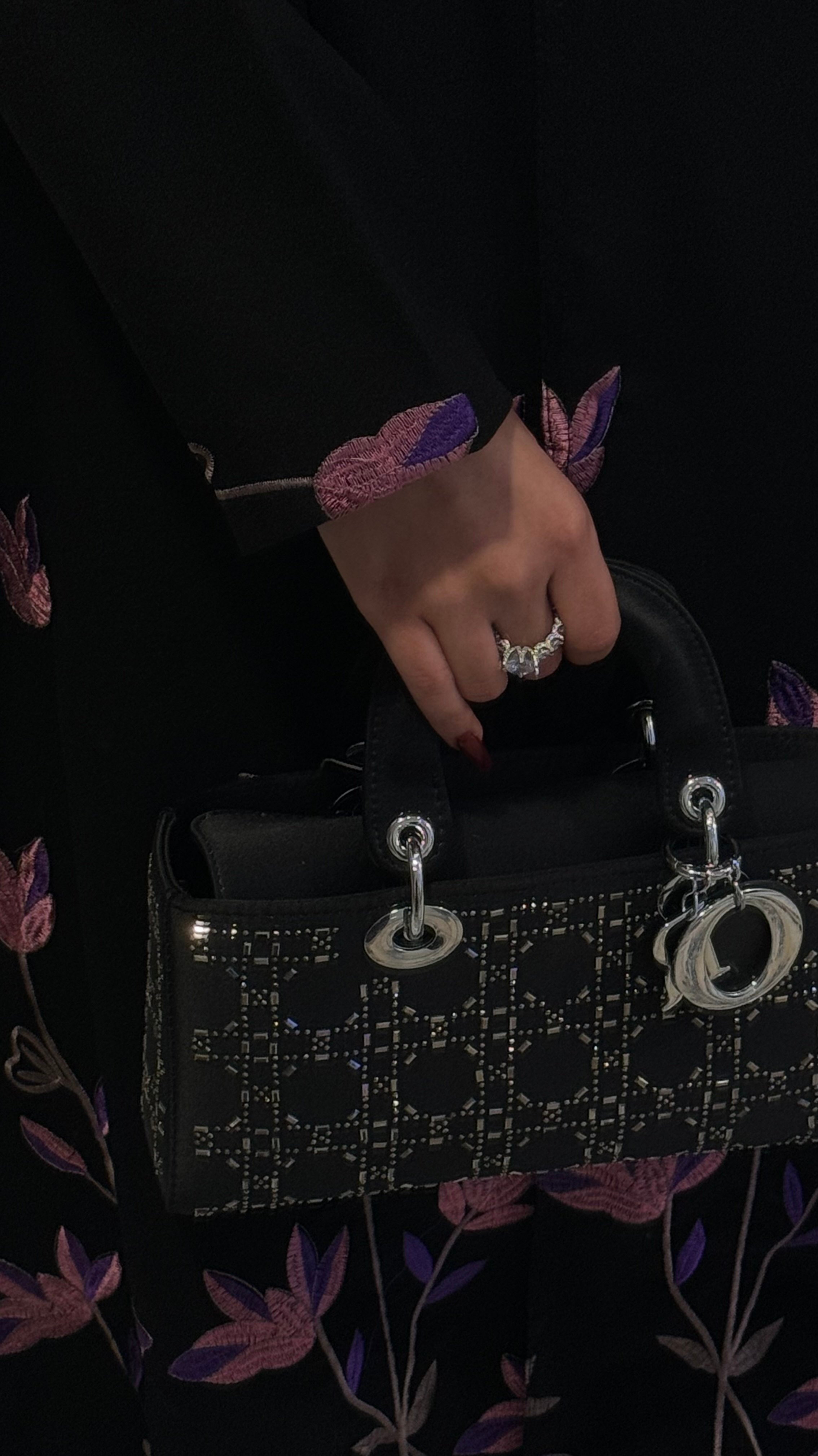 عبايه نرجس مع طرحه