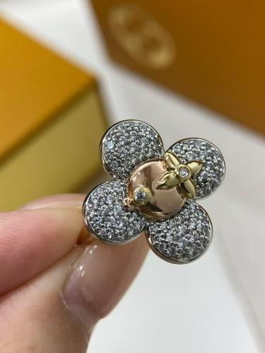 خاتم لوي فيتون مع الملحقات