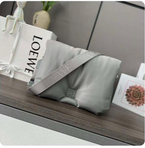 شنطة Loewe ماستر 30 cm