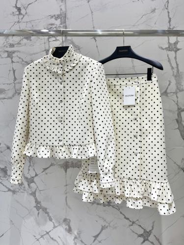 طقم انيق من فالنتينو