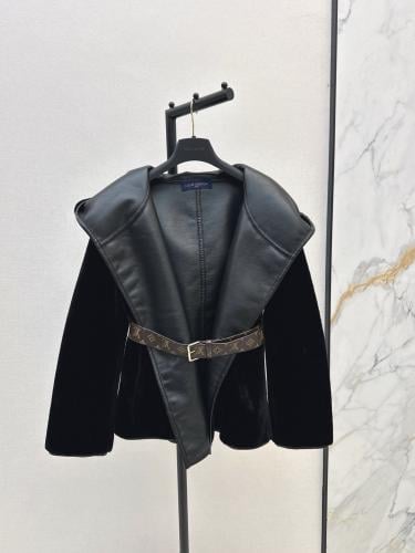 معطف لوي فيتون ينلبس عالوجهين