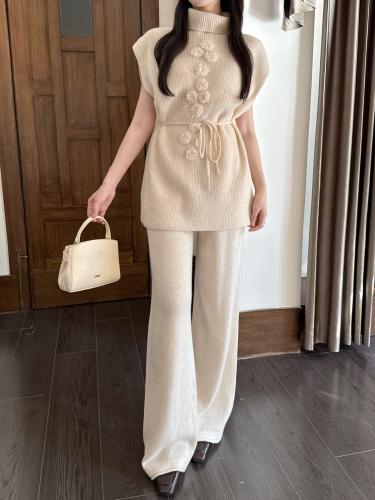 طقم من شانيل