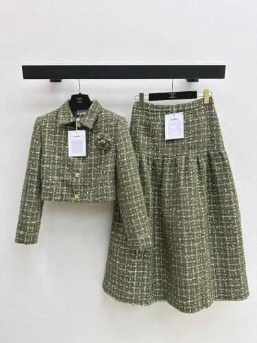 طقم انيق من شانيل