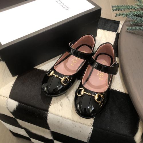 شوز اطفال فندي