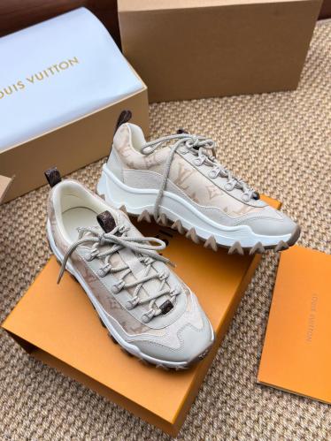 سنيكرز جميل من لوي فيتون