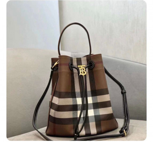 شنطة burberry ماستر 26 .سم