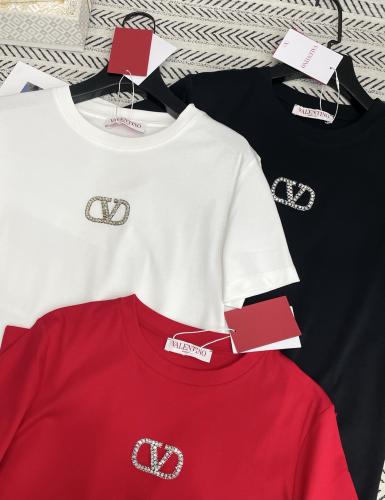 تيشيرت انيق من فالنتينو