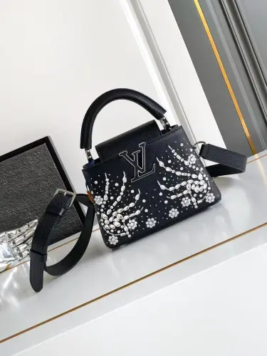 LV Capucines مقاس 21 سم