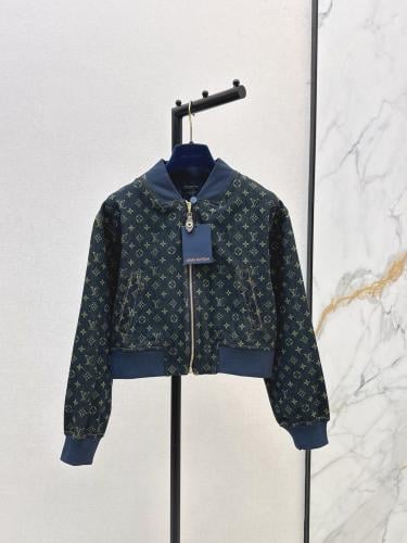 جاكيت انيق من لوي فيتون